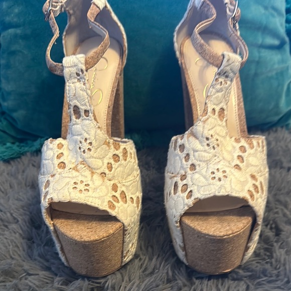 White/Cream Platform Sandals with Open-Toe Design and Intricate Cutout Pattern - Picture 2 of 9
